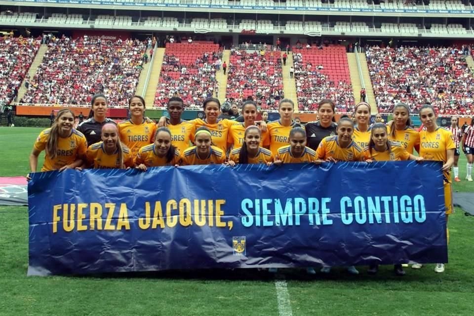 Tigres Femenil dedicó el partido a Jacquie Ovalle, quien se lesionó en el partido pasado.