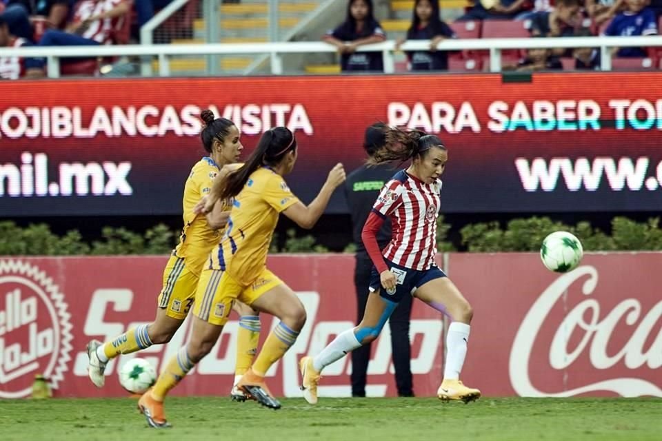 Para el segundo tiempo, Chivas buscó el gol que les daría el pase a la Final.