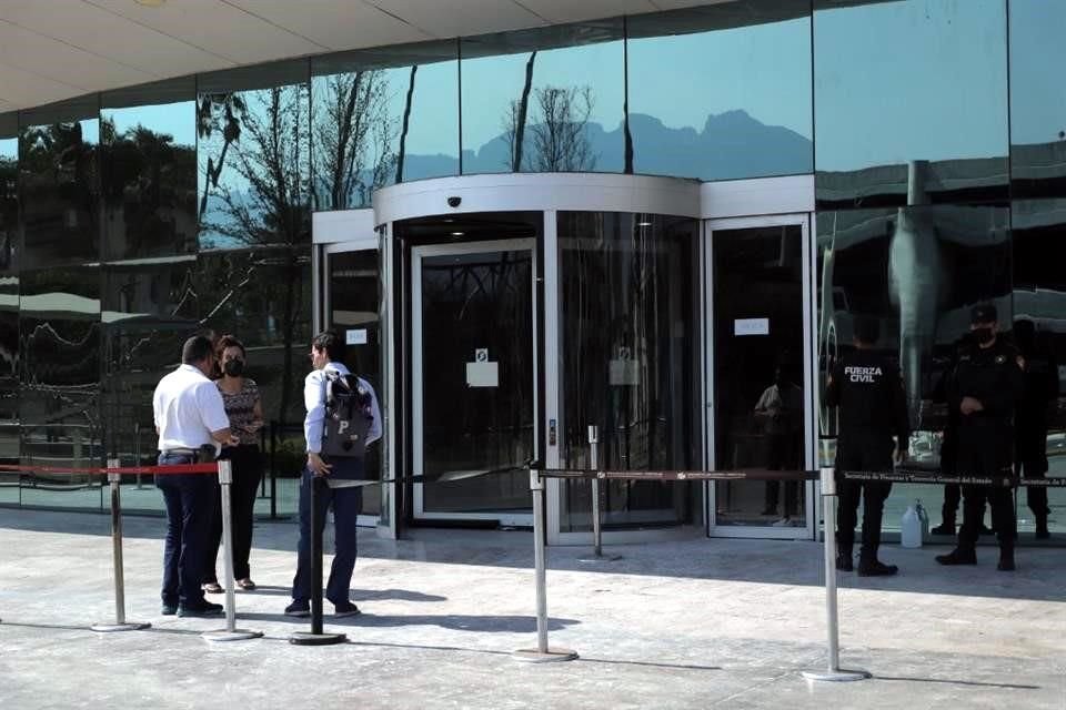 El acceso a la torre fue cerrado y quienes tenían cita fueron enviados al Pabellón Ciudadano.