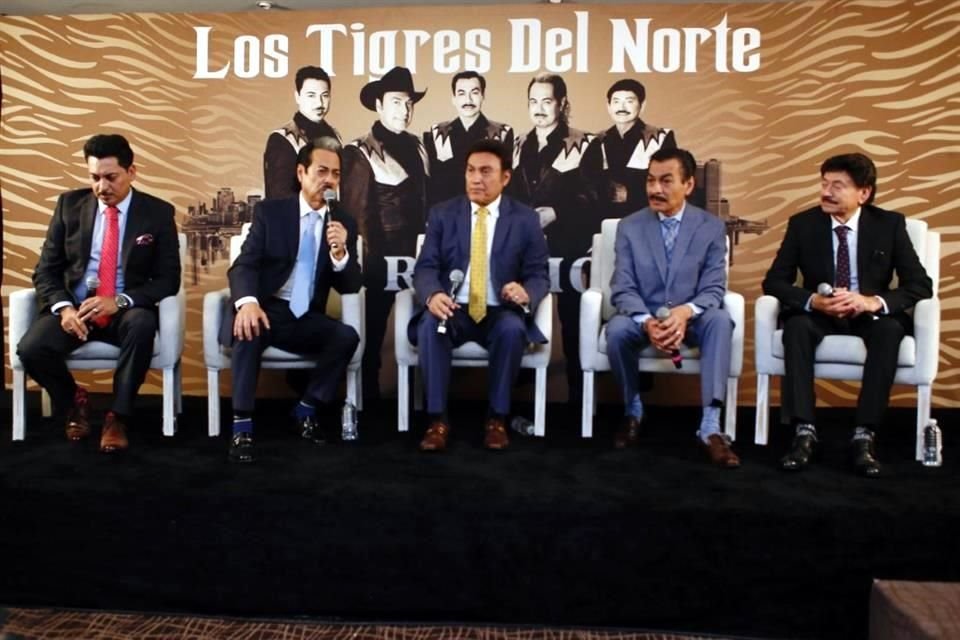 Los Tigres del Norte, que se presentan viernes, sábado y domingo en el Auditorio Nacional, dijeron que tendrán sorpresas en sus shows.