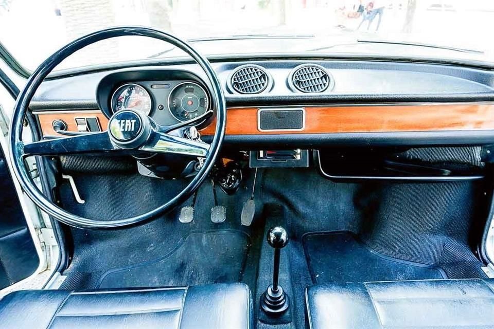 Ofrecía un amplio espacio para cinco pasajeros, ocupando el 80 por ciento de su carrocería.
