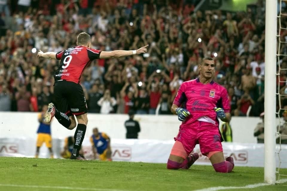 Julio Furch marcó el 1-0 por la vía del penal.