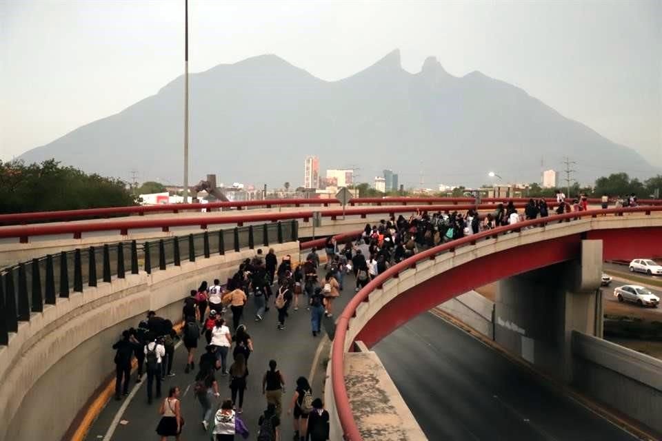 Tras el bloqueo a Constitución, el contingente regresó a Palacio de Gobierno.