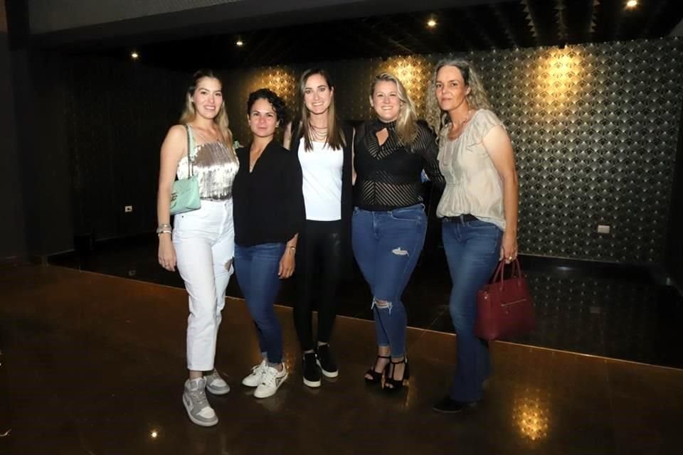 Sofía Garza, Ale Marroquín, María Mena, Cecy González y Alejandra Cabeza