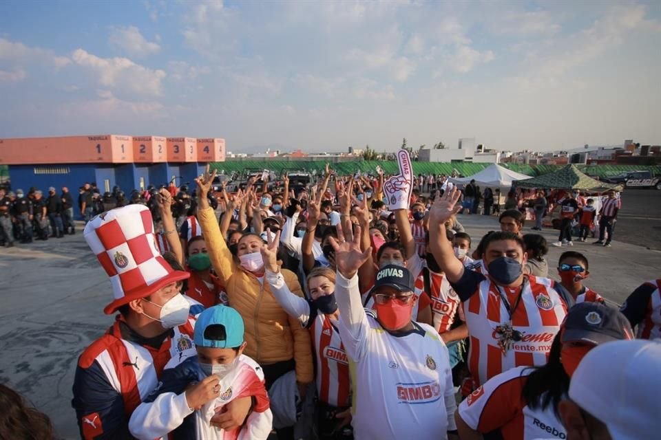 La afición rojiblanca se hizo presente en el Estadio Hidalgo.
