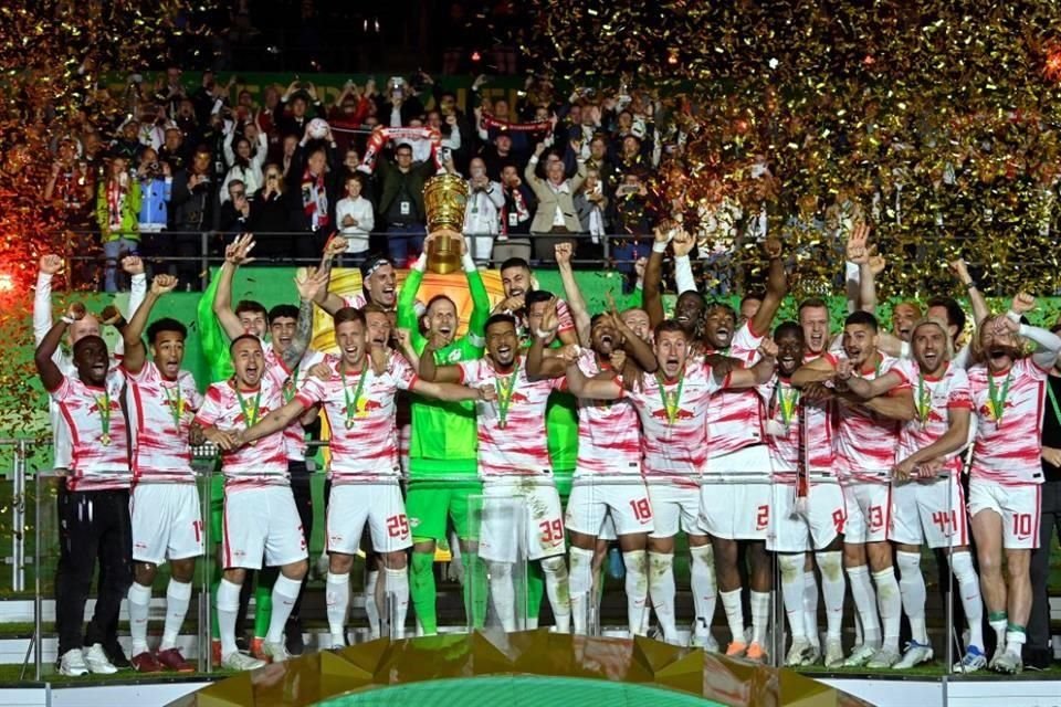 RB Leipzig levantó la Copa de Alemania.