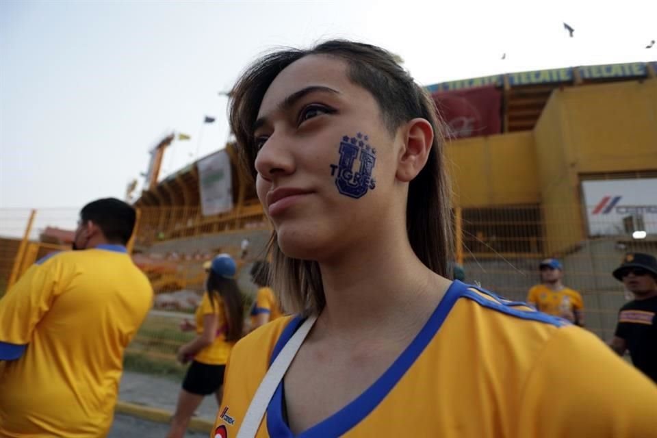 La afición ya está lista en el Uni para apoyar.