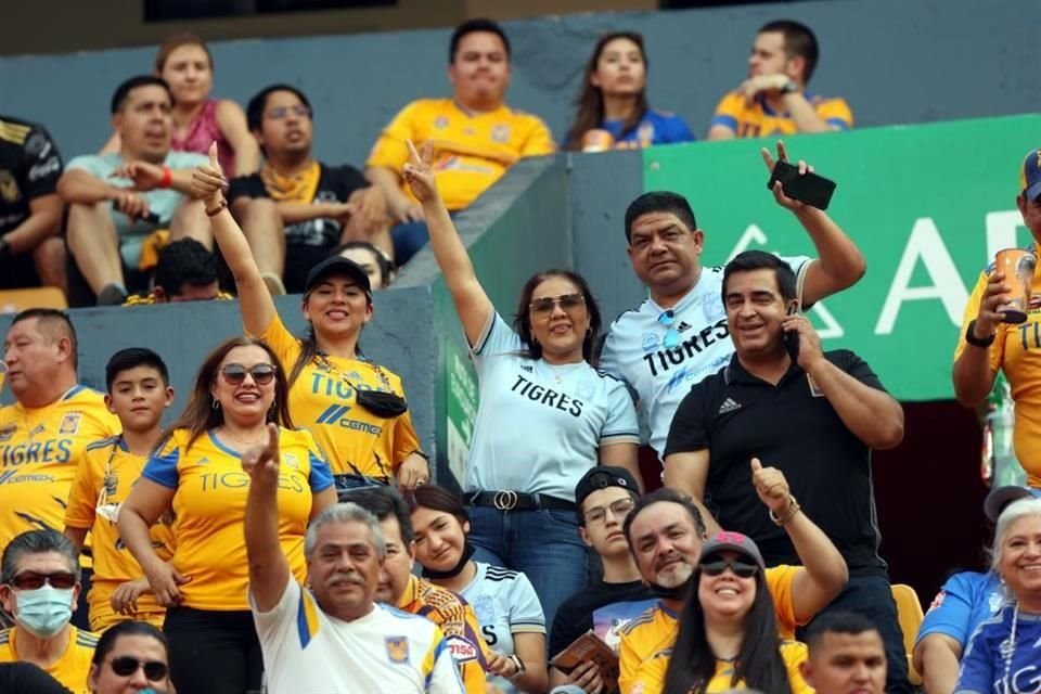 La afición ya está lista en el Uni para apoyar.