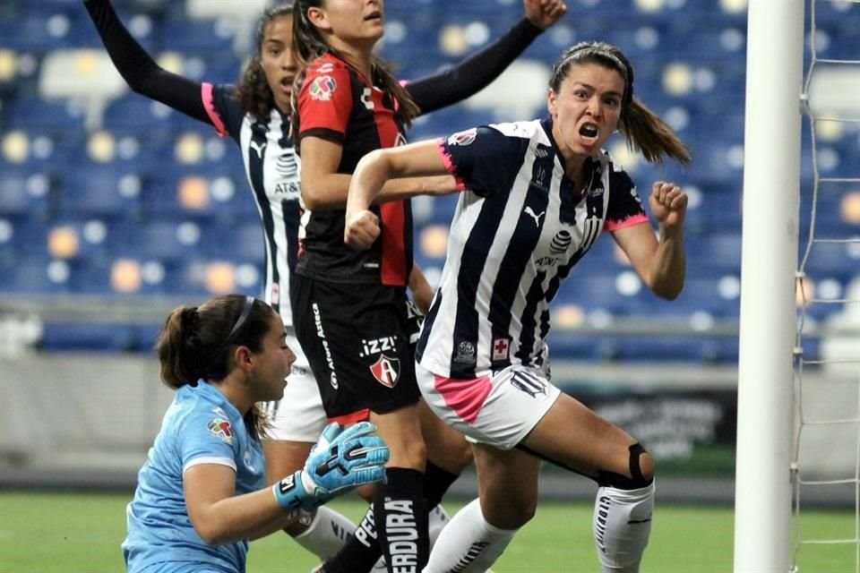 Daniela Solís anotó doblete en el 'Gigante de Acero'.