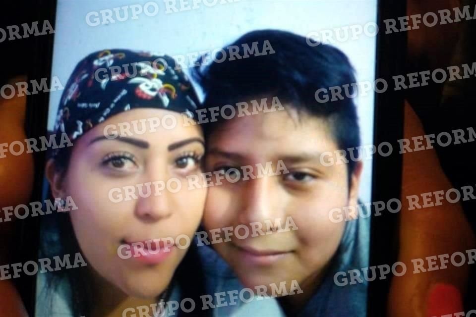 Marisol Tapia buscó desesperada a su hijo Brandon, de 12 años, que viajaba en el tren del Metro que cayó del tramo elevado de la L12.