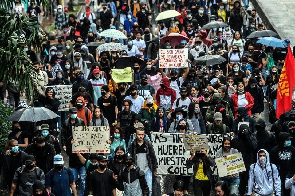 Sindicatos, estudiantes, indígenas y más sectores van a un paro en Colombia, en octavo día de protestas contra Gobierno de Duque.