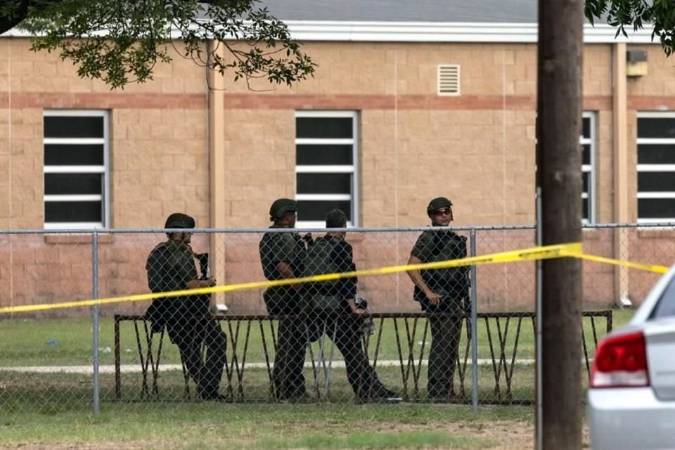 El sospechoso de la masacre en la primaria de Texas le disparó a su abuela antes de dirigirse a la escuela y realizar un tiroteo que dejó al menos 21 muertos.