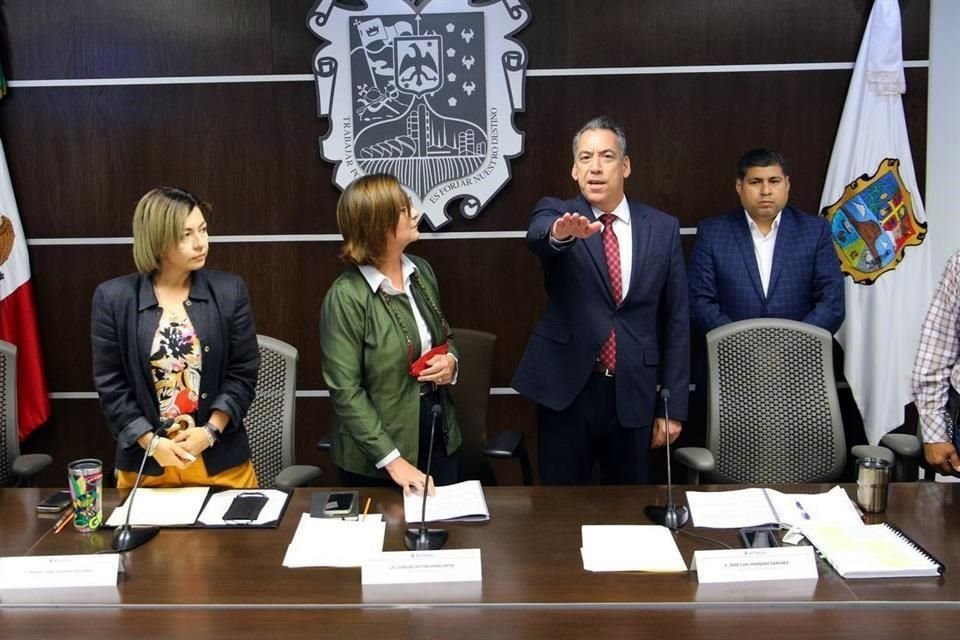 María Esther Camargo de Luebbert tomó protesta al Alcalde sustituto José Alfonso Peña Rodríguez.