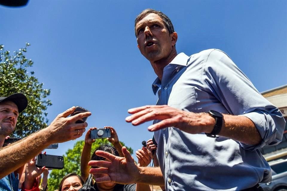 O'Rourke, candidato demócrata a la Gubernatura de Texas, habló con la prensa en inglés y en español.