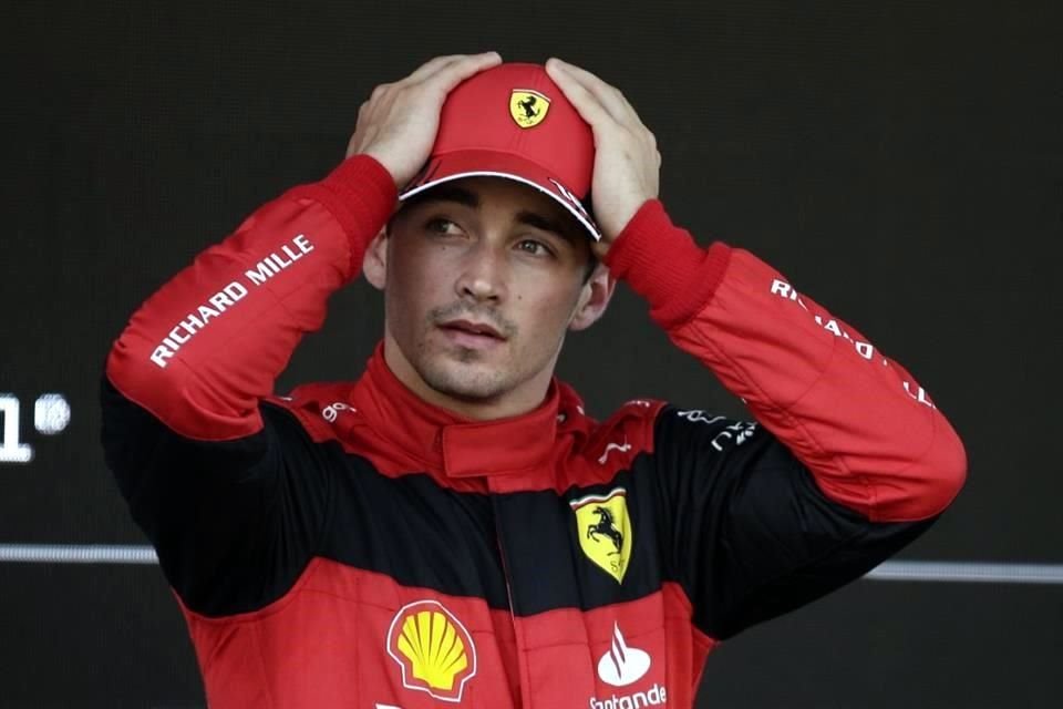 Charles Leclerc ha sido el mejor de Ferrari, pero no logra presionar como se quisiera a Max Verstappen.