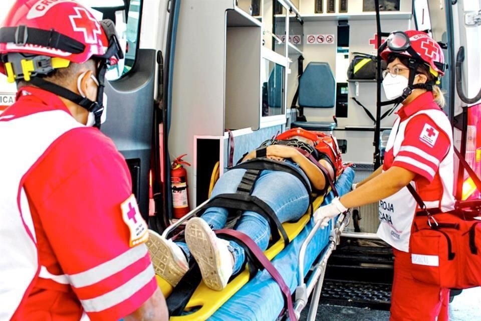 Para el área metropolitana de Monterrey, con 5 millones 341 mil 171 personas, la segunda zona conurbada más grande de México, la Cruz Roja únicamente cuenta con 23 ambulancias operando.