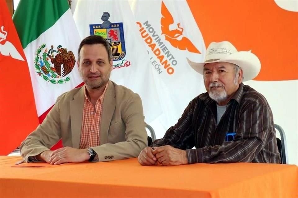 Santana Martínez (der.) dejó las filas del PAN para unirse a Movimiento Ciudadano.