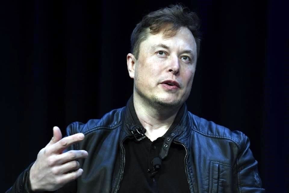 Elon Musk mantuvo una reunión con empleados y fue cuestionado sobre dónde se ubicaría la nueva fábrica.