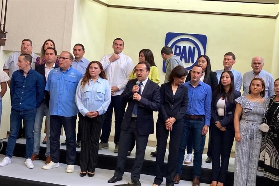 Hernán Salinas, líder del PAN estatal, acusó al Gobierno estatal de coaccionar a Alcaldes para cambiarse a las filas de MC.