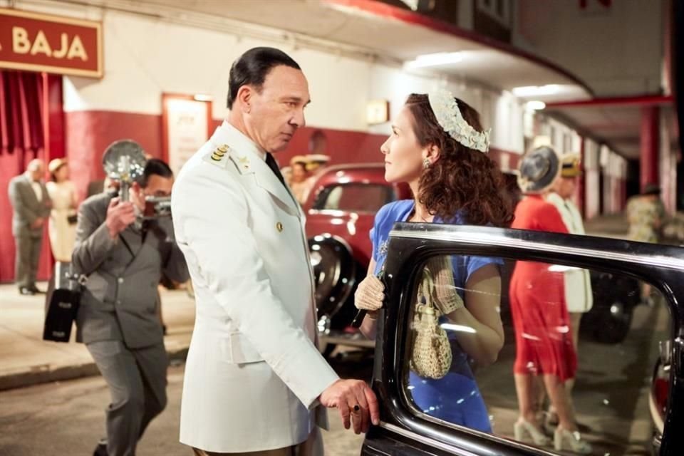 Natalia Oreiro (Eva Perón), Ernesto Alterio (Coronel Moori Koenig) y Diego Velázquez (Mariano) protagonizan la serie, producida por Salma Hayek.