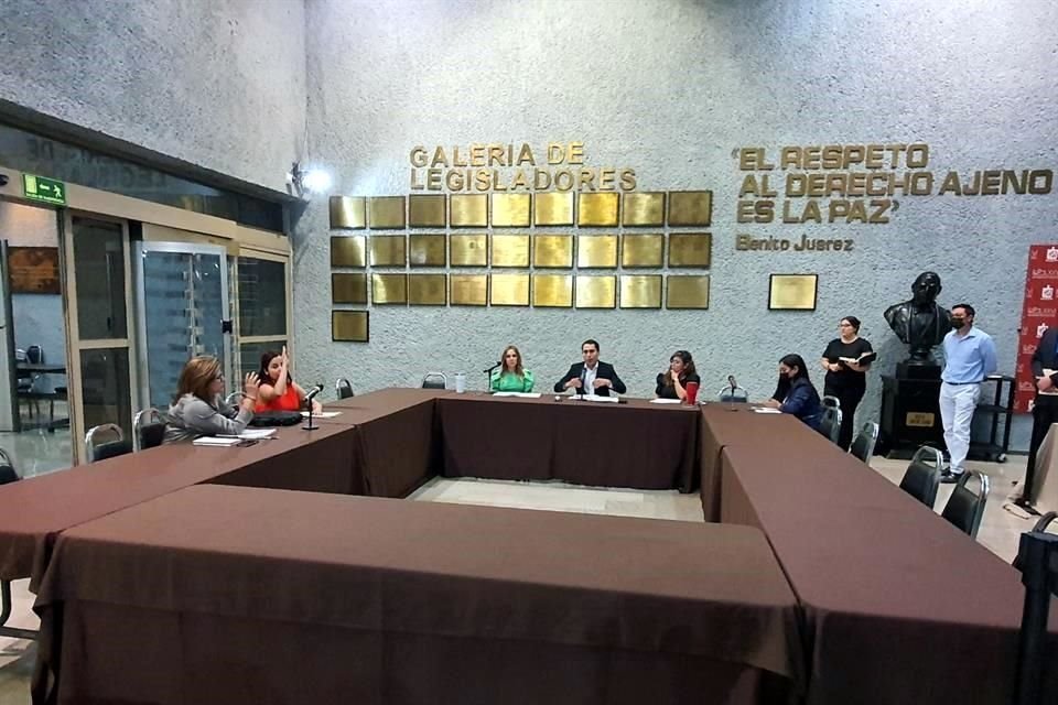 Susarrey, quien preside la Comisión, dijo que personalmente había buscado a los representantes de las organizaciones de la sociedad civil para acordar fechas para éstas y que no hubo respuesta.