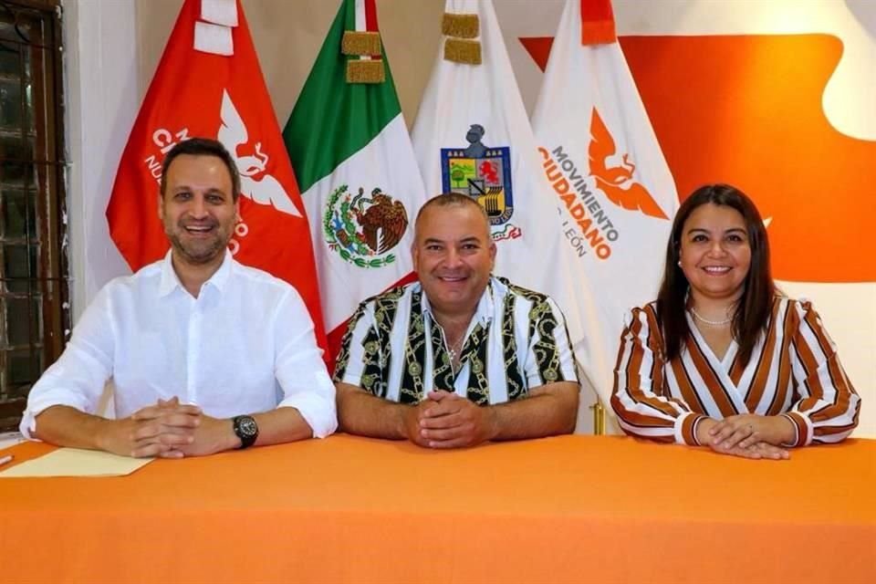 El dirigente estatal de MC, Horacio Tijerina, informó que la incorporación de Medina se concretó a las 23:50 horas tras sostener una reunión en la sede estatal del partido.