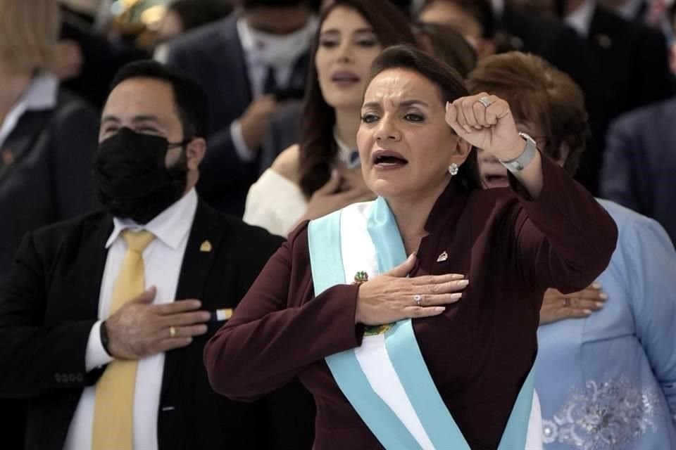 La Presidenta de Honduras informó que sólo irá a la Cumbre de las Américas si 'están invitados todos los países sin excepción'.