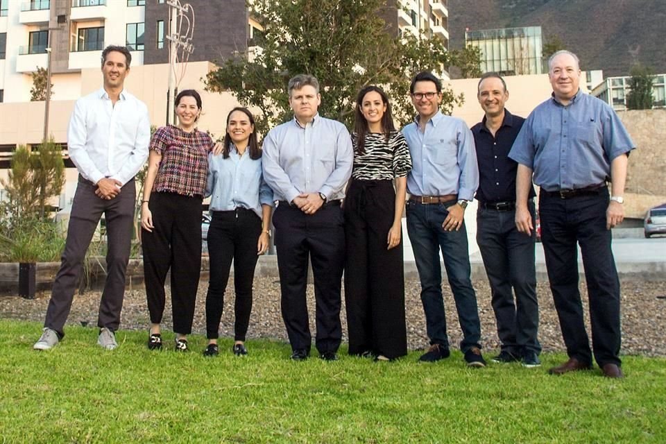 Jorge Farías, Tere Scott, María García, Manuel Murillo, Mariana Salido, Carlos Camacho, Pedro de los Santos y Gabriel Garza.