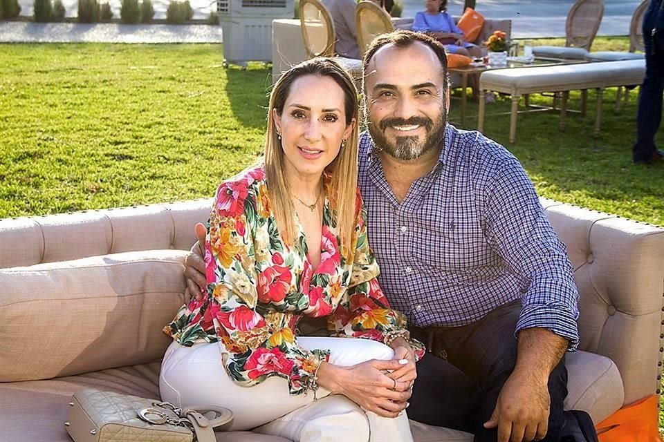 Lucinda Torres y Adrián Sandoval.