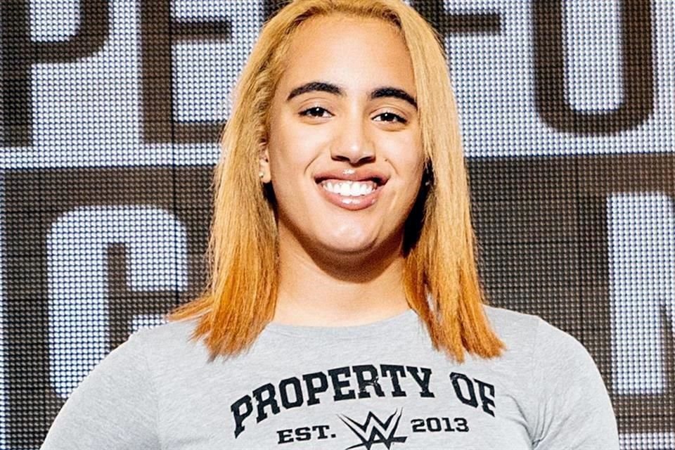 Simone, la hija del actor Dwayne 'The Rock' Johnson, debutará como luchadora en la WWE; ya inició su entrenamiento  y estrena nombre.