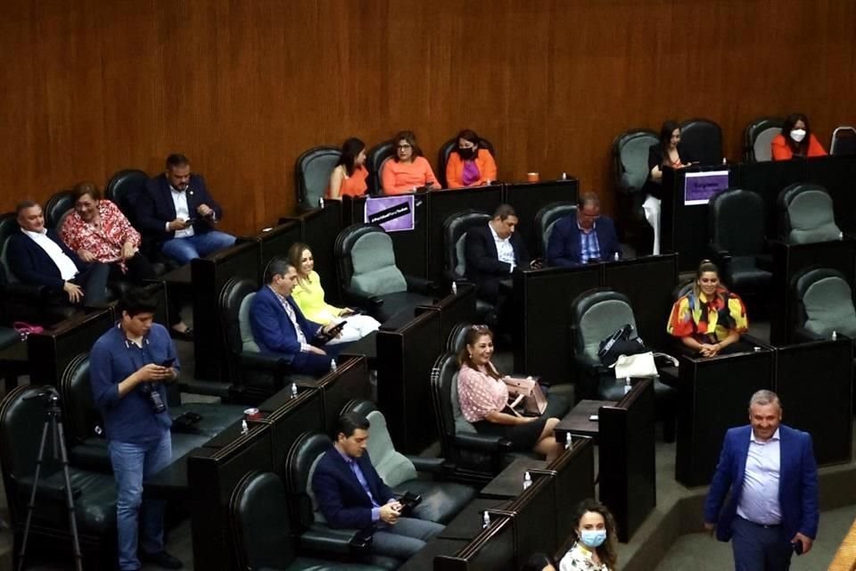 Los Diputados del PAN y PRI insistieron hoy en que seguirán adelante con las reformas para que la Unidad de Inteligencia Financiera y Económica (UIFE) no dependa del Ejecutivo estatal, al igual que la Comisión de Administración Tributaria o SAT local.