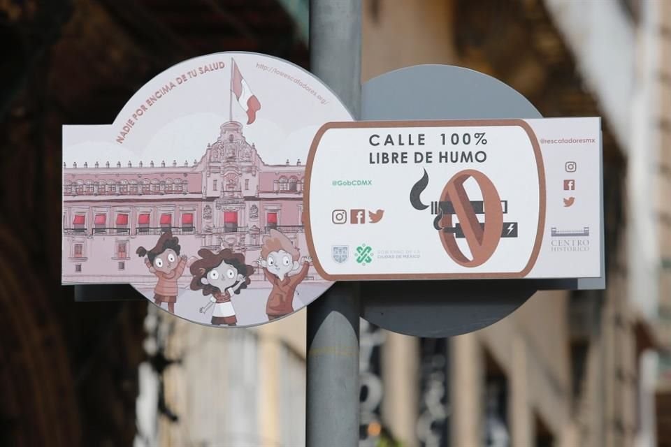 En Calle Madero fueron colocadas señales sobre espacio libre de humo desde agosto del año pasado.