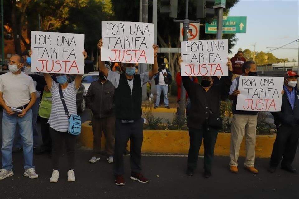 Los transportistas exigen aumento en las tarifas.