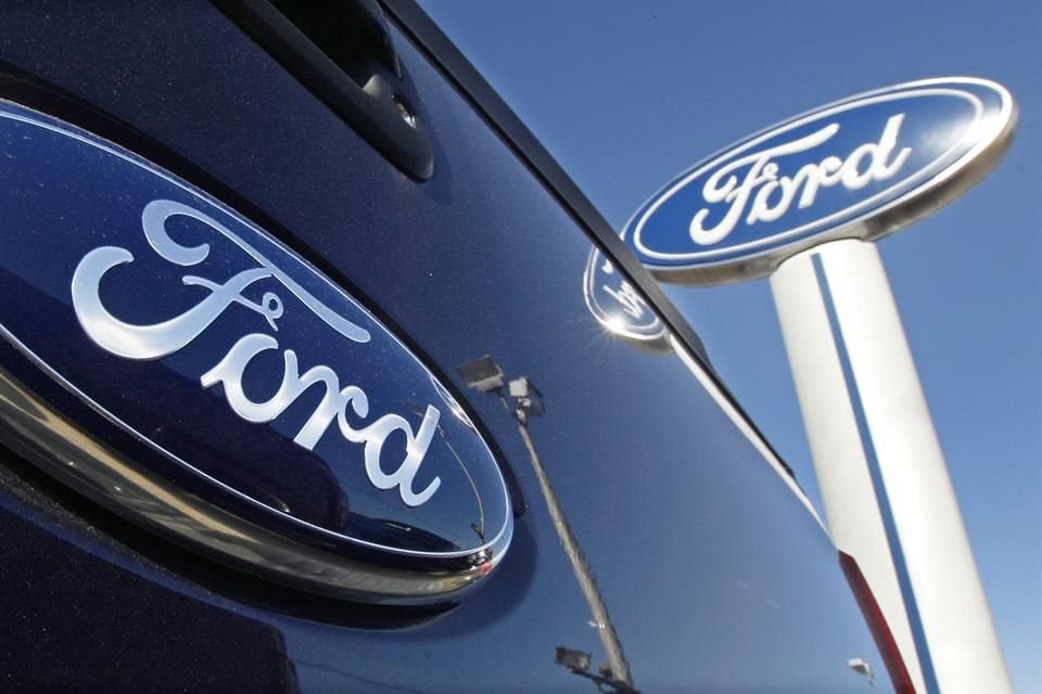 Ford está eliminando 3 mil empleos en medio de su apuesta por un futuro centrado en los vehículos eléctricos.