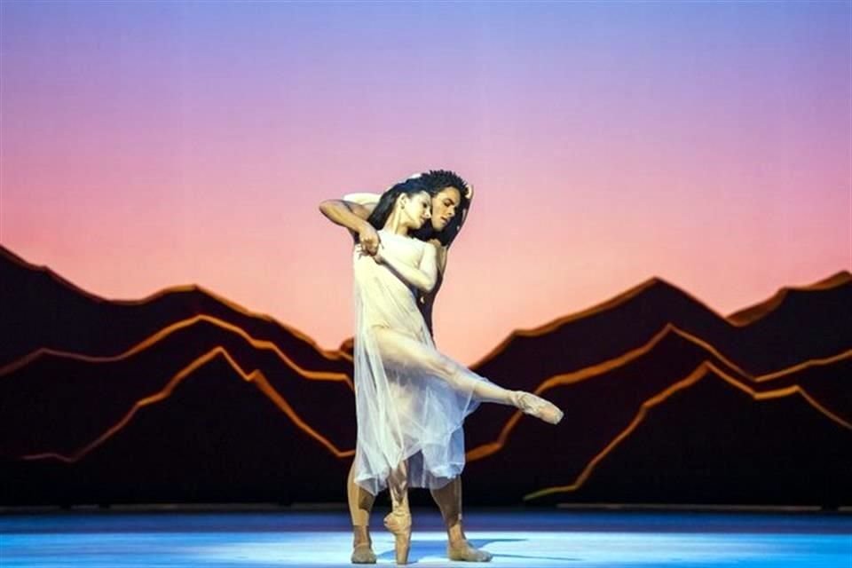 Francesca Hayward y Marcelino Sambé, bailarines principales del Royal Ballet, interpretan a Tita y Pedro.