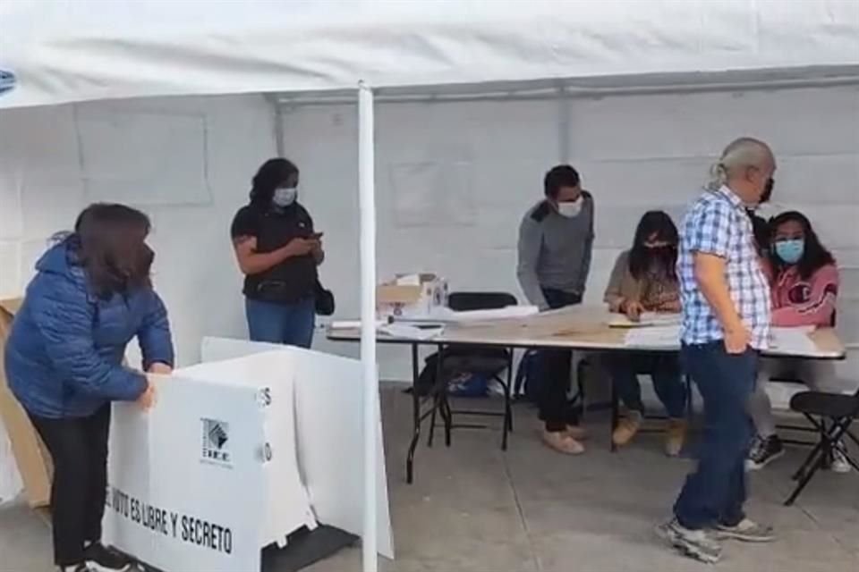 En Hidalgo ya fueron instaladas las #casillas para votar y ciudadanos de Pachuca buscan casillas especiales.