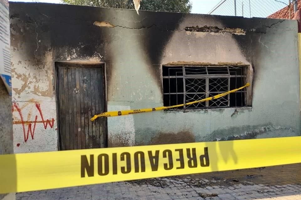 Debido al daño que causó el fuego, Protección Civil dictaminó que la finca es inhabitable.