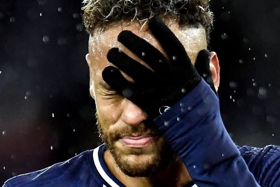 Neymar poco pudo hacer en la derrota del PSG.