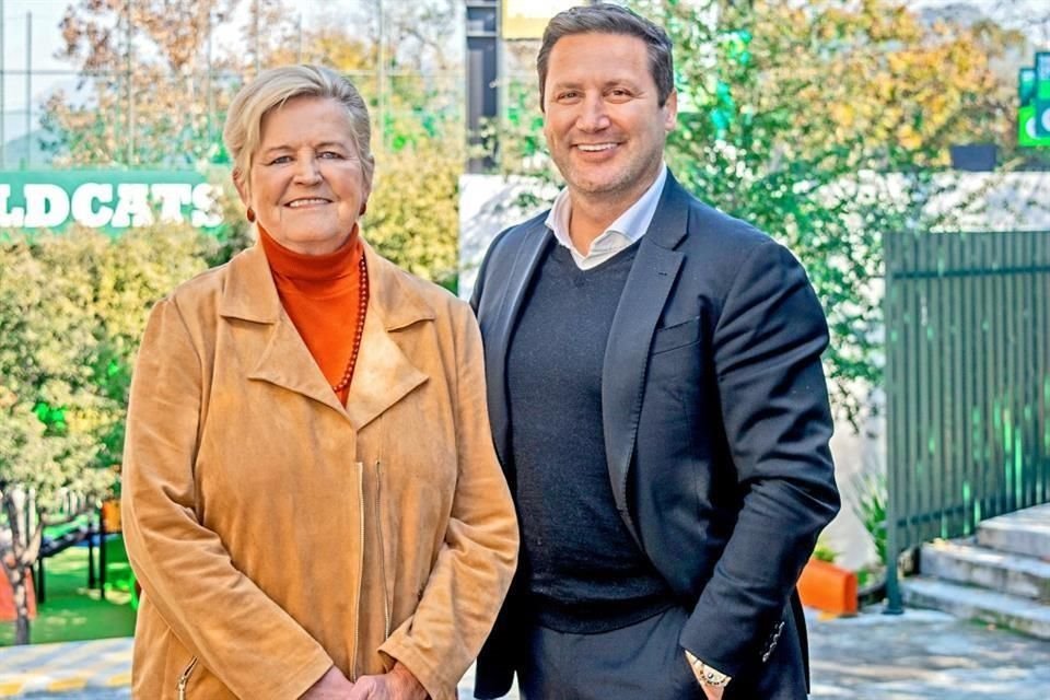 Elizabeth Wagner de Huergo y Nathan Walker.