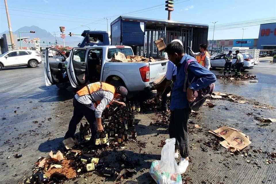 El incidente se registró cerca de las 10:30 horas, justo sobre carriles de la Ecovía, en el cruce de la Avenida Lincoln y Real de Cumbres, frente al Barrio Chapultepec, en Ciudad Solidaridad.
