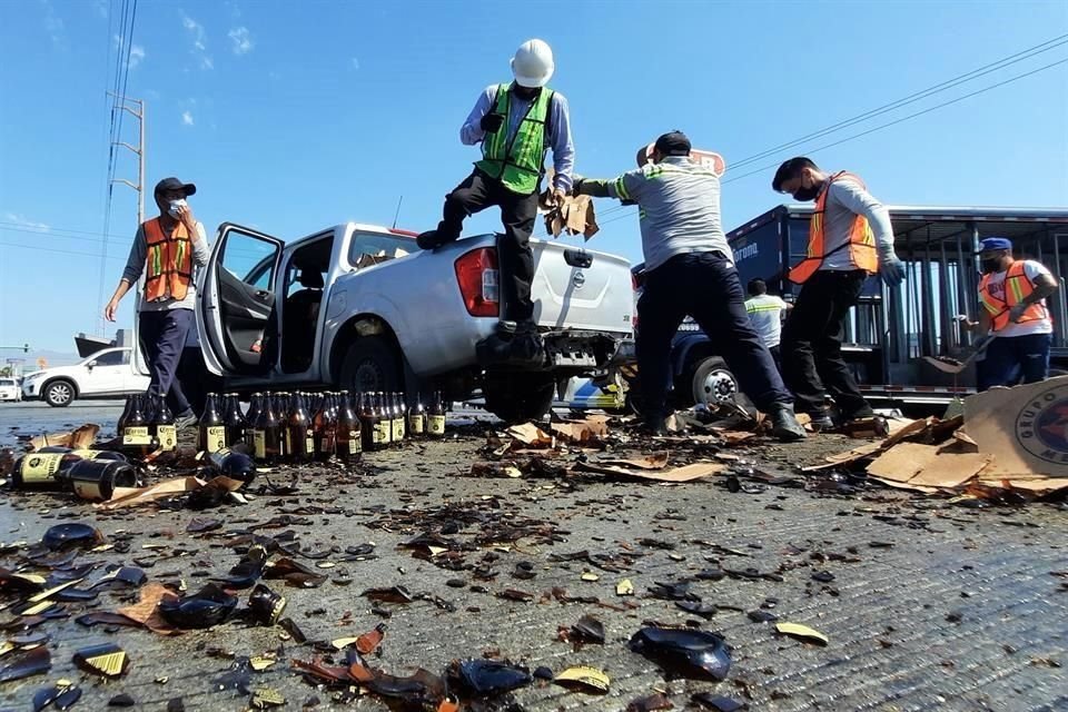 El incidente se registró cerca de las 10:30 horas, justo sobre carriles de la Ecovía, en el cruce de la Avenida Lincoln y Real de Cumbres, frente al Barrio Chapultepec, en Ciudad Solidaridad.