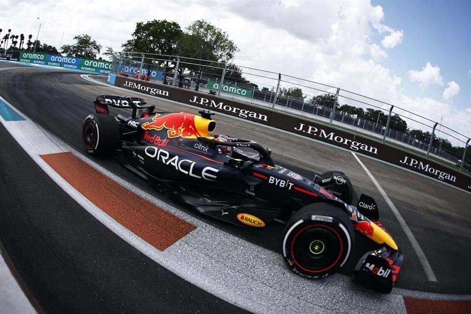 El RB18 de Max Verstappen presentó fallas en el DRS pero Red Bull confían en que ese problema quede resuelto para la carrera en Azerbaiyán.