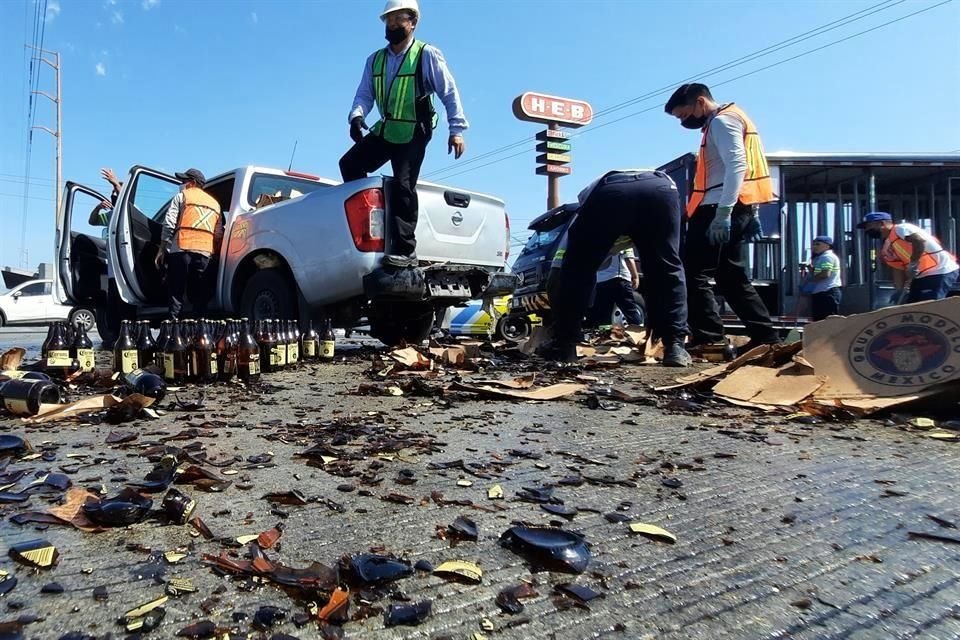 El tráfico tuvo complicaciones debido al incidente por lo menos unos 45 minutos, en especial el flujo de las unidades de la Ecovía.
