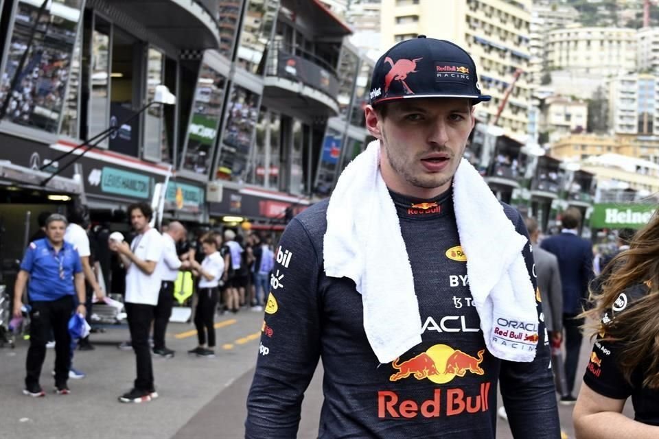 De no aceptar Red Bull la falta, el neerlandés Max Verstappen podría perder el título obtenido en 2021.