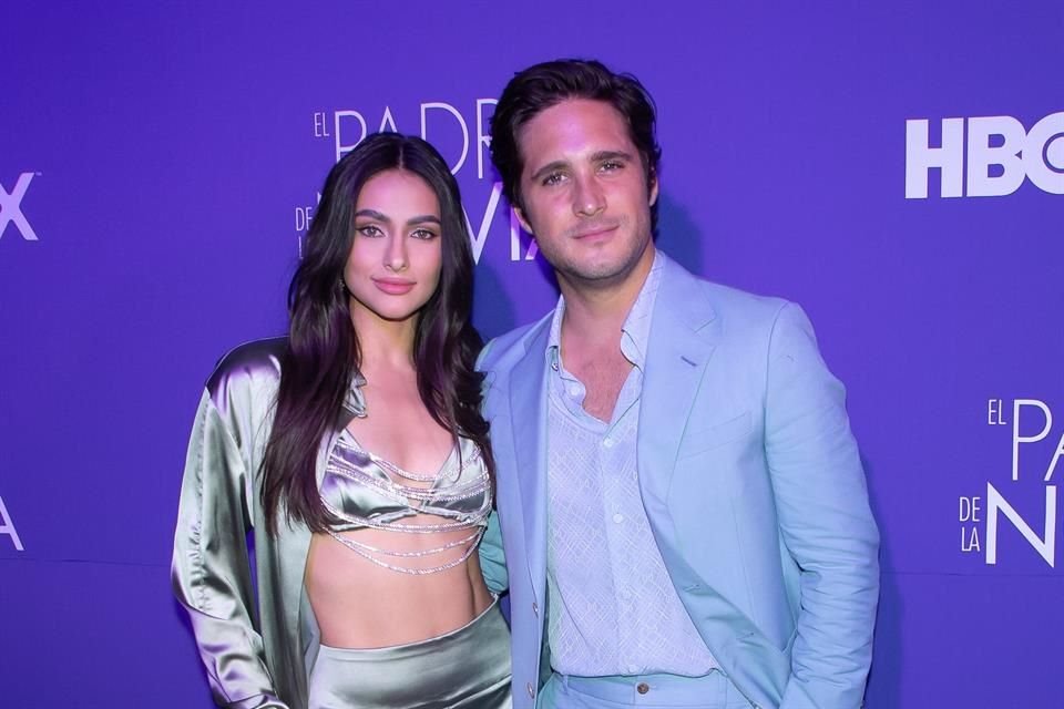 El actor Diego Boneta fue acompañado por su novia Renata Notni.