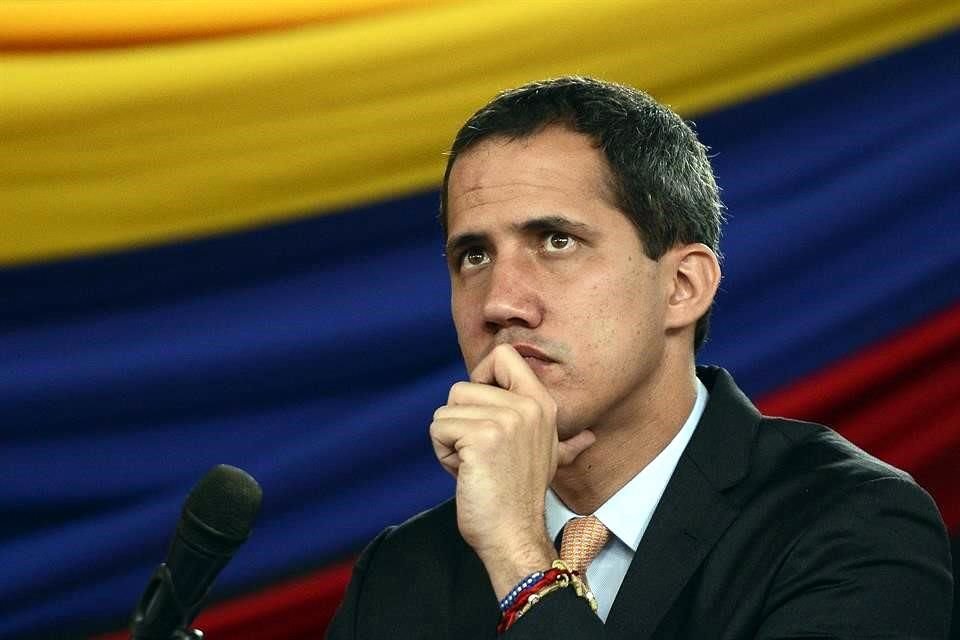 Juan Guaidó se autoproclamó Presidente encargado de Venezuela en 2019 por considerar no democrática la elección en que Maduro se reeligió.