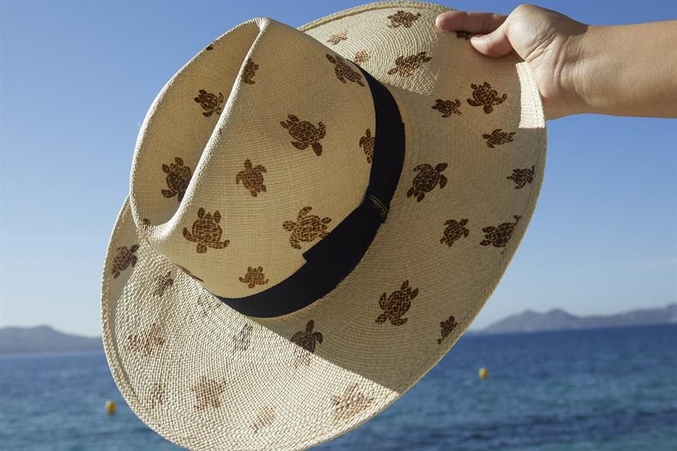 Borsalino y Vilebrequin se unieron para lanzar una colección exclusiva de sombreros para la temporada primavera-verano 2022.