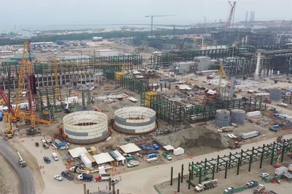 En mayo pasado, el Mandatario federal aseguró que el 2 de julio de este año inaugurará la nueva refinería 'Olmeca' en Tabasco.