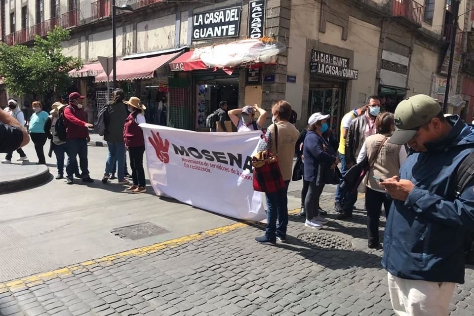 Los ex Servidores acusaron manejo irregular de plazas, nepotismo y maltrato laboral.