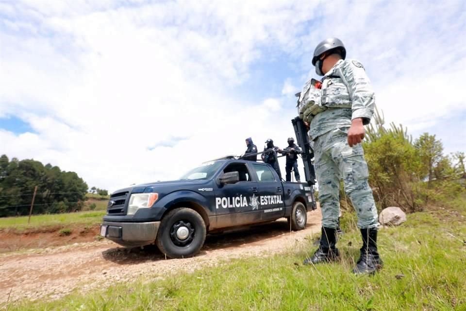 La Fiscalía de Edomex informó que el personal ministerial realizaba un operativo en la zona, a unos tres kilómetros de la carretera Toluca-Sultepec, cuando el grupo armado comenzó el ataque.